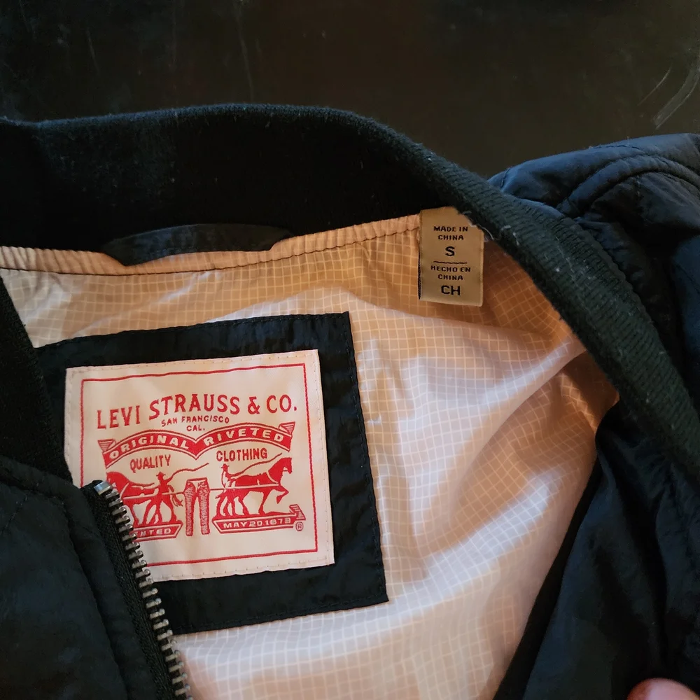 Levi's Black Quilted Zip Bomber Jacket - Picture 3 of 4